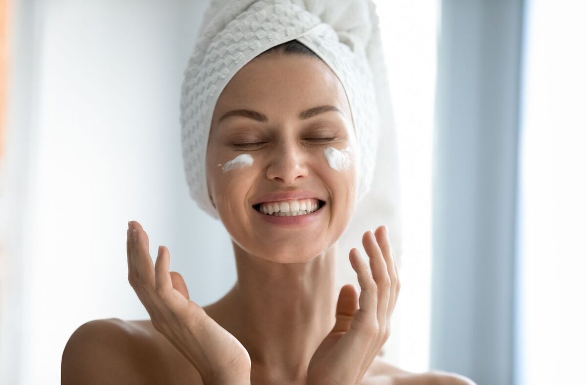 Moisturizing skin 